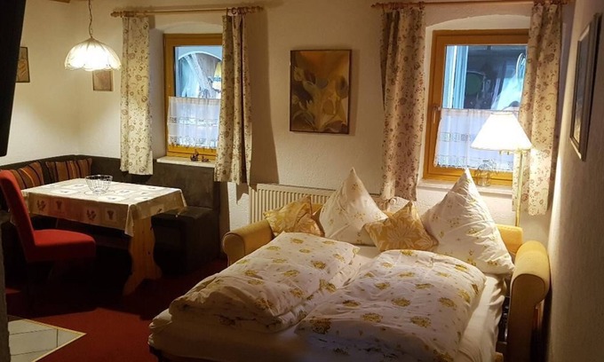 Arrach Apartment | Cozy Vacation Apartment with Rooftop Terrace & Breakfast