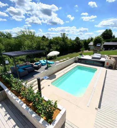 Kahla Apartment | Cozy Holiday Apartment with Pool Near Jena - 4-Star Stay