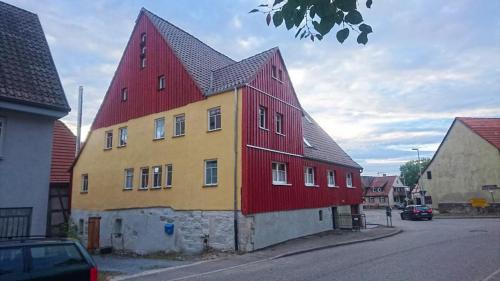 Hafnerhaslach Apartment | Inviting Guest Rooms in a Newly Renovated Timber House