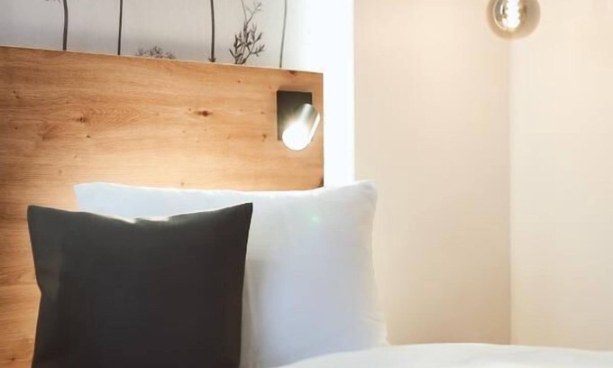 Riedenburg Apartment | Cozy Suite for 1-3 Guests with Spacious Balcony Retreat