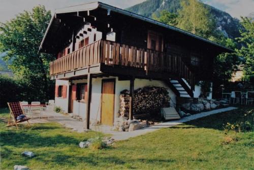 Leuk House | Family-Friendly Chalet Oase Untere Wohnung for Memorable Stays