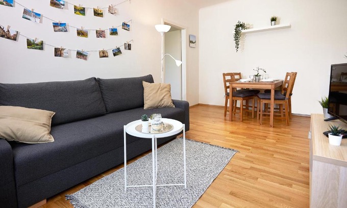 Lend Apartment | Cozy Apartment in Prime Location - Guest Rated 9.1/10