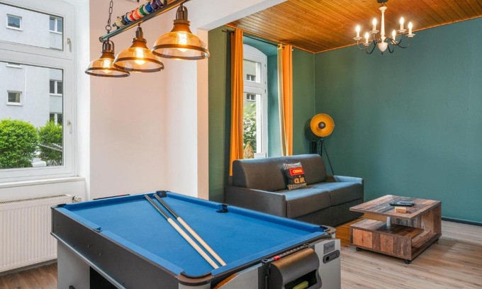 Sued Apartment | Cozy Central Apartment with Smart TV & Family-Friendly Pool