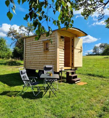 Leuderode House | Cozy Shepherd's Wagon Retreat Surrounded by Nature