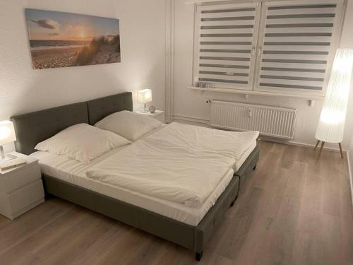 Mittelmeiderich Apartment | Cozy Apartment in Duisburg - Pet & Child Friendly Stay