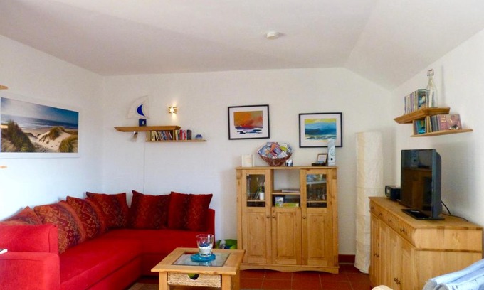 Kreptitz Apartment | Cozy Apartment Steps from the Beach with Ocean Views