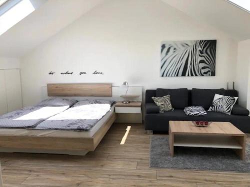Vienna Apartment | Bright and Cozy Apartment with Inviting Hot Tub Experience