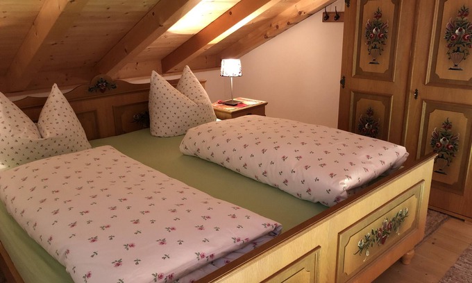 Osterhofen Apartment | Relaxing Apartment with Garden in Tranquil Setting - 9.8/10