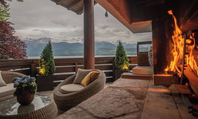 Sigriswil Ski Chalet | Inviting Chalet with Panoramic Lake and Mountain Views