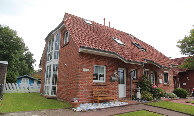 Norden House | Cozy Duplex Retreat in a Quiet Location, Pet-Friendly