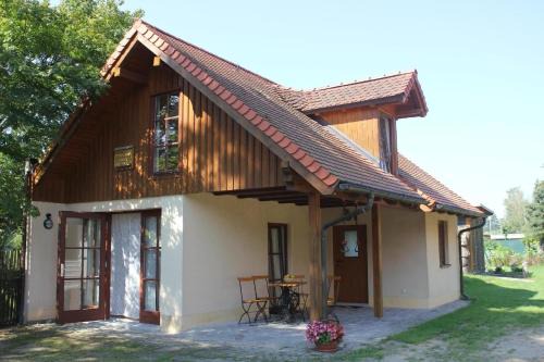 Hinterjessen Apartment | Cozy Double Room in Country House with Garden & Terrace