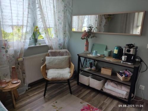 Bielefeld House | Cozy Single Room with Easy Late Check-In & Dining Options