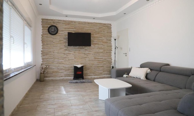 Siedlung Krusenbusch Apartment | Cozy Family Retreat - Pet & Child Friendly Stay