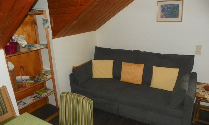 Schonlind Apartment | Cozy Retreat with Balcony, Kitchen & Free Wi-Fi Awaits