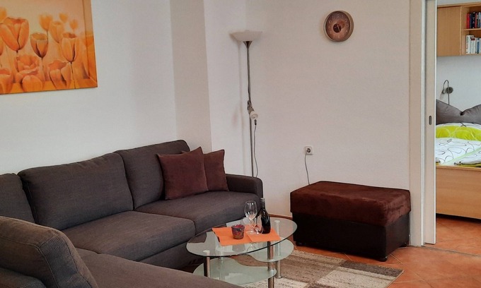 Volkach Apartment | Cozy Retreat by the Mainschleife with Free Wi-Fi & Kitchen