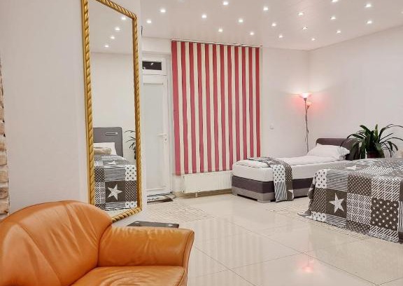 Oos Apartment | Cozy J&L Apartment Near Main Train Station