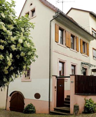 Bad Duerkheim House | Cozy City House in the Heart of the Old Town with Ocean View