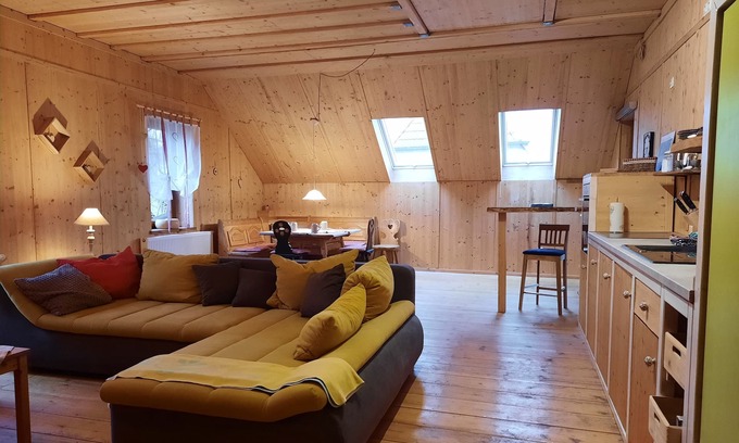 Litzendorf Apartment | Gemütliches Studio Ganz aus Holz. Langzeitmiete Geeignet