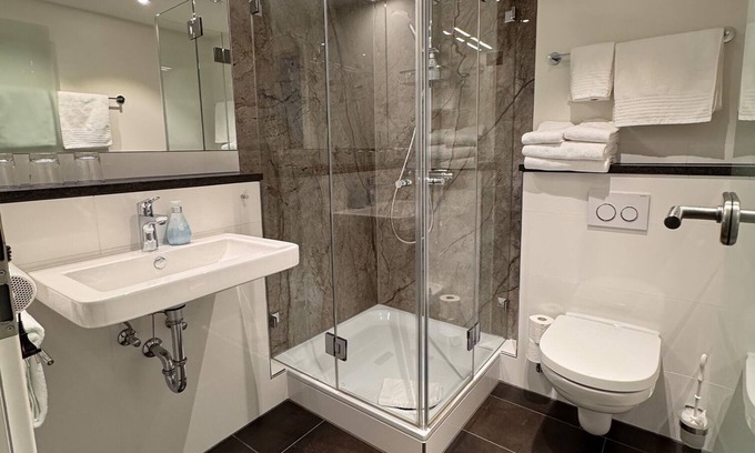 Busterbach Apartment | Modern Double Room with Pet-Friendly Amenities & 10/10 Rating
