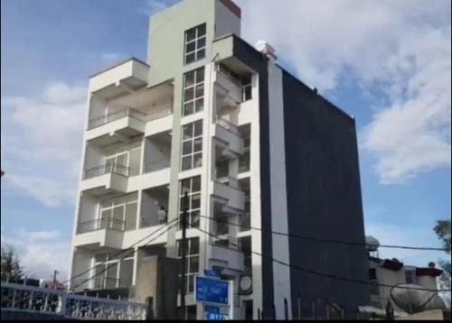Bole Apartment | Cozy Room in Prime Location - Family Friendly Stay