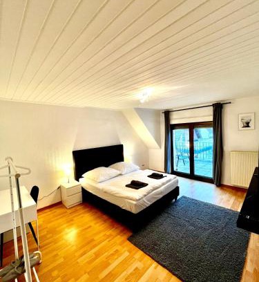 Rath Apartment | Cozy Room with Garden Access in Great House for Families