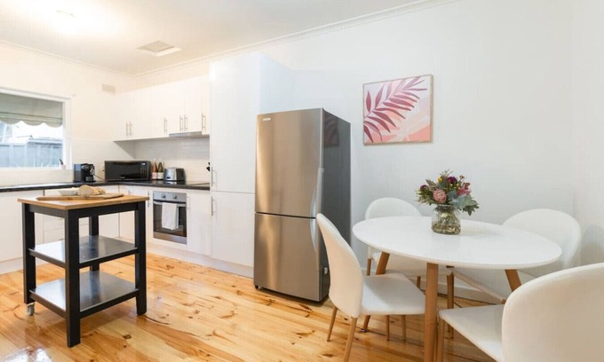 Glenelg East Apartment | Cozy Gem Apartment 2: Beachfront with Coffee & Ocean Views