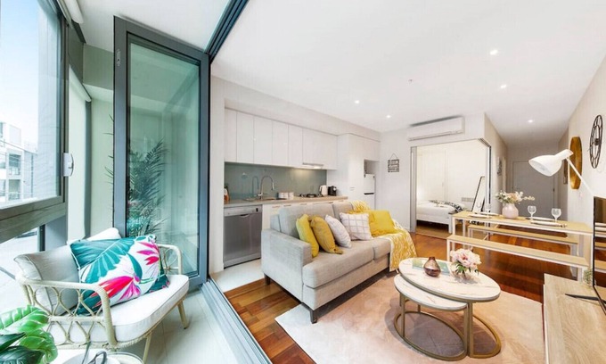 South Yarra Apartment | Discover a Gem in the Heart of South Yarra with Spa