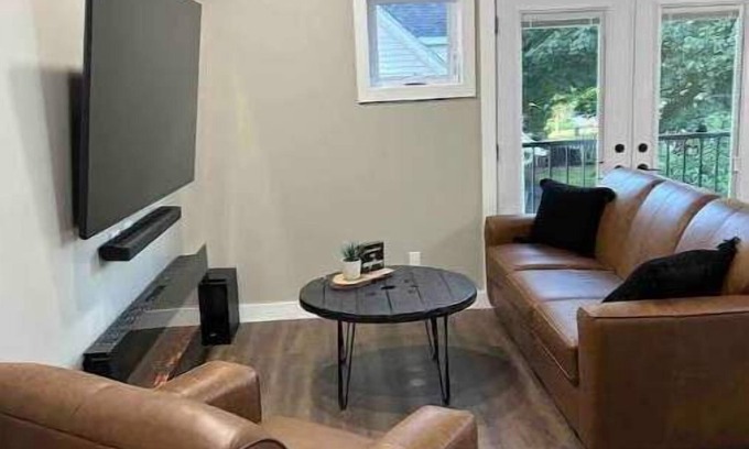 Kingsville Apartment | Unforgettable Gem on Prospect with Family-Friendly Amenities