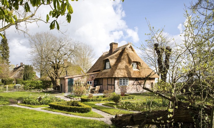 Damp House | Revkuhl: Historic Charm with Ocean Views and Garden Bliss