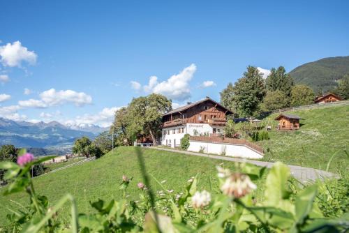 Bressanone Apartment | Gemangerhof: Guest Rated 9.6 with Breakfast & Family Options