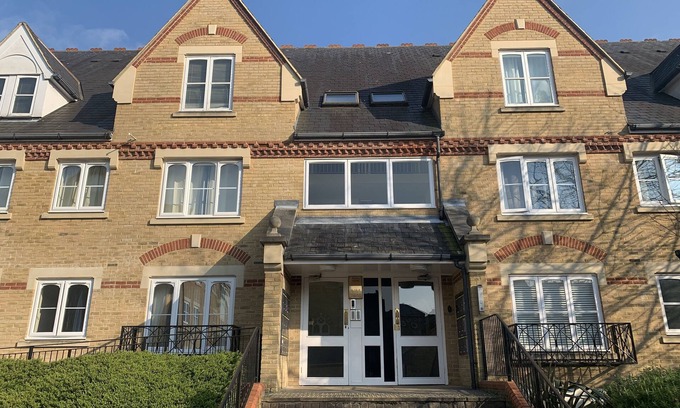 Watford Apartment | Stay at Gemini Eton 1 - Ideal for Harry Potter Fans