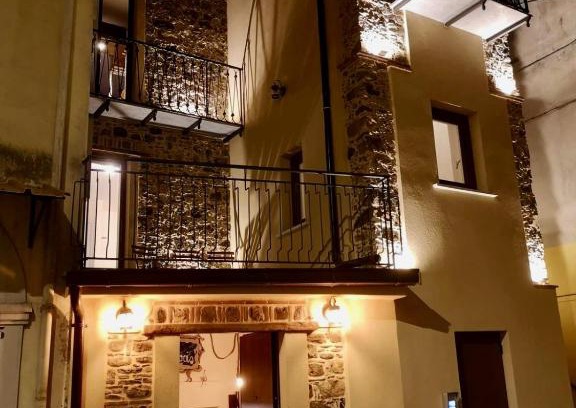 Sapri House | Discover Gemma Maris: Family-Friendly Retreat with Top Ratings