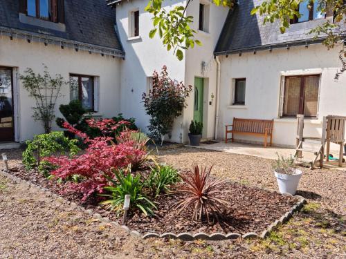 Montlouis-sur-Loire House | Gemme de Montlouis: Oceanfront Escape with Family Amenities