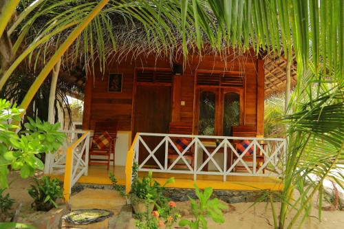 Tangalle House | Cozy Gems Garden Guest House with Oceanfront Views