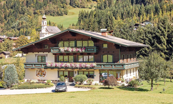 Flachau Apartment | Cozy Country House Apartments in Central Location