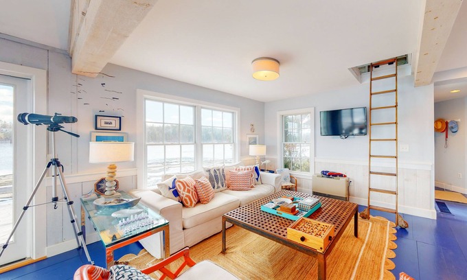 Tenants Harbor Cottage | Oceanfront Cottage with Spa & Ocean Views - Rated 9/10