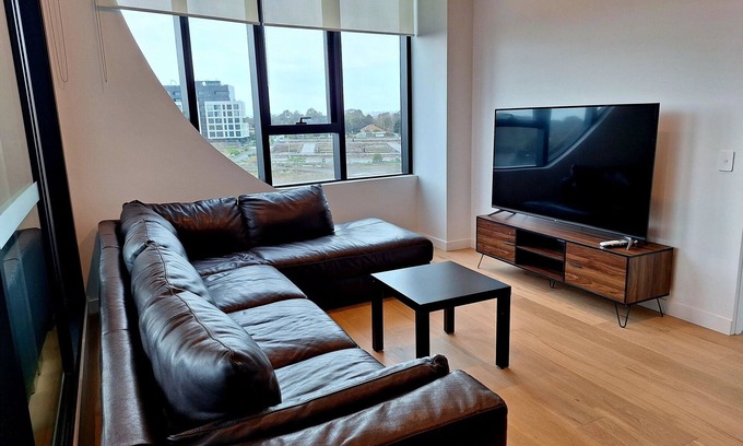 Alphington Apartment | Spacious 2-Bed Apartment with Pool, Spa & Family Amenities