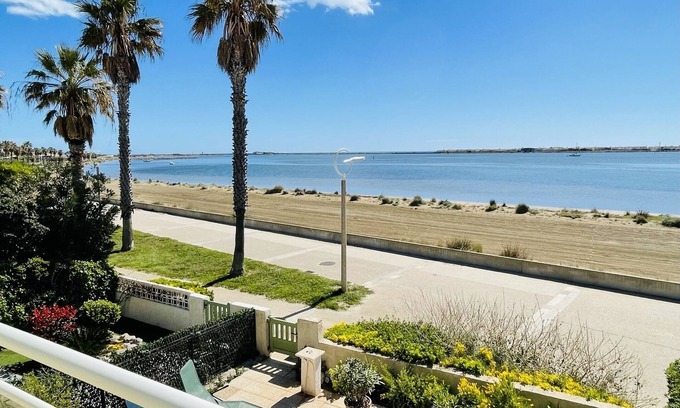 Gruissan House | Exclusive Beachfront Home with Ocean Views and Great Amenities