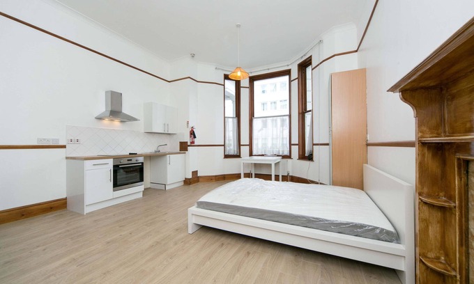 Kensington Apartment | Premier Studio Apartment in Kensington with Kitchen Access