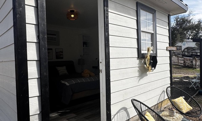 Dripping Springs Cabin | Genersoity Cabin @ 13 Acres