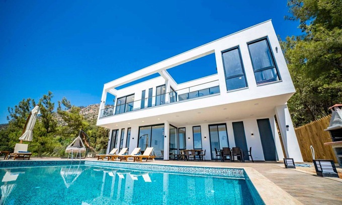 Uzumlu Villa | Ideal Villa for Family Getaways with Kitchen and Breakfast