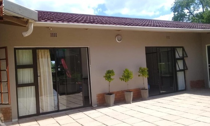 Villieria House | Inviting Genie's Nest Ooie 2: Pool & Breakfast Included