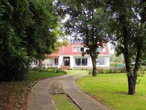 Vredefort House | Exceptional Gentle Breeze Retreat with Family-Friendly Amenities