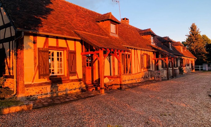 La Vieille-Lyre Villa | Gentle living in a farmhouse surrounded by apple trees
