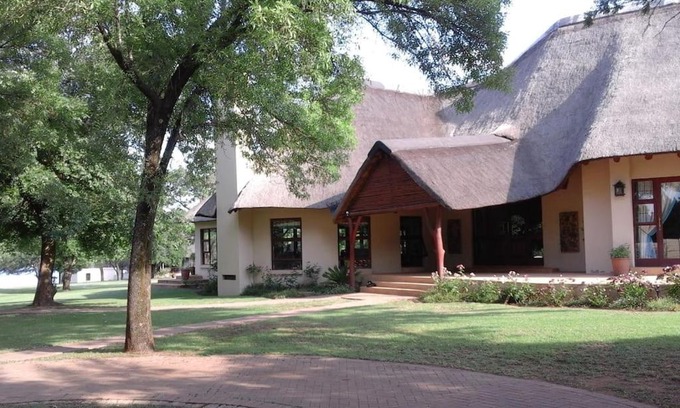 Vanderbijlpark House | Elegant Gentleman's Estate by the Vaal River - 9.6/10 Rated