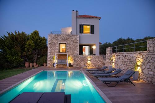 Skouloufia Villa | Exceptional Geo Villas: Pet-Friendly with Hot Tub & Pool