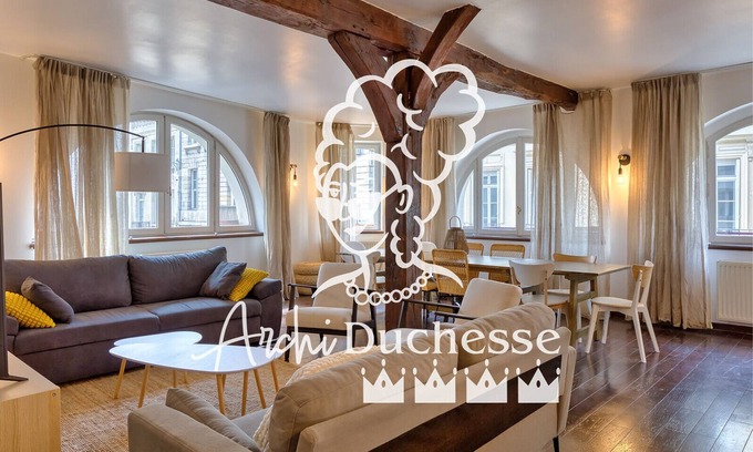 Quartier Pasteur Apartment | Geoffroy, sublime duplex à proximité de la place du vieux marché