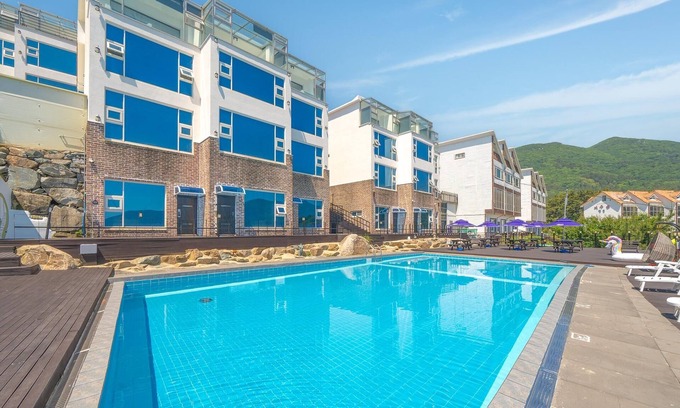 Irun-myeon House | Family-Friendly Geoje Badageurigo Pension with Pool Access