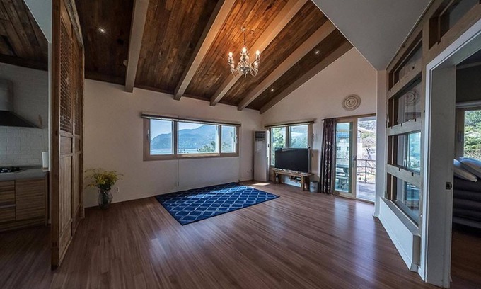 Geoje House | Family-Friendly Geoje Badatga with Kitchen Amenities