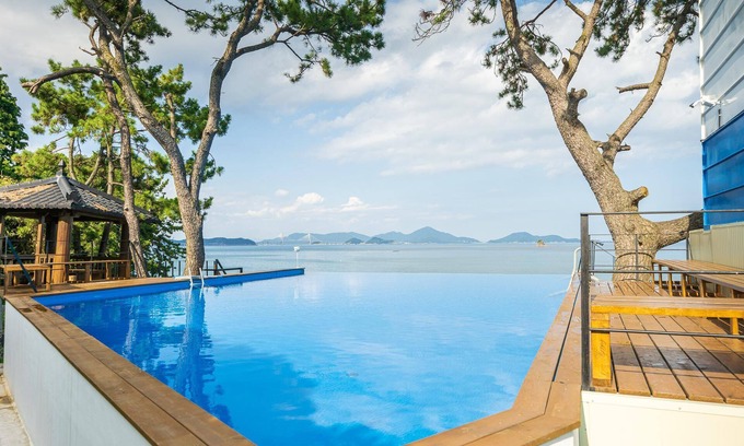 Geoje Hotel | Eco-Friendly Retreat at Geojedo Jangmok Y with Pool